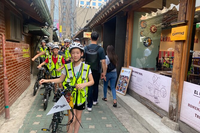 Market Food Tour & Evening E-bike Ride in Seoul - Ikseon-dong Hanok Street and the selfie-friendly feel