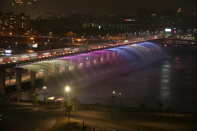 Moonlight Rainbow Fountain Show Night Tour in Seoul - Deoksugung Palace at night: why this stop feels different
