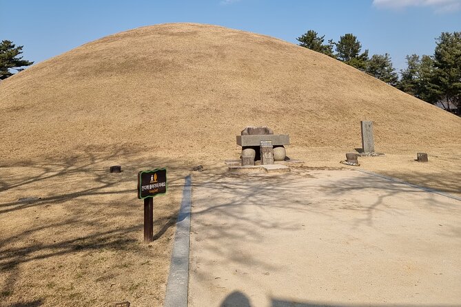 One Day Private tour to World Heritage GyeongJu from Busan - Stop 6, Hwangnidan-gil: 700 Meters of Snacks, Photos, and Quick Breaks