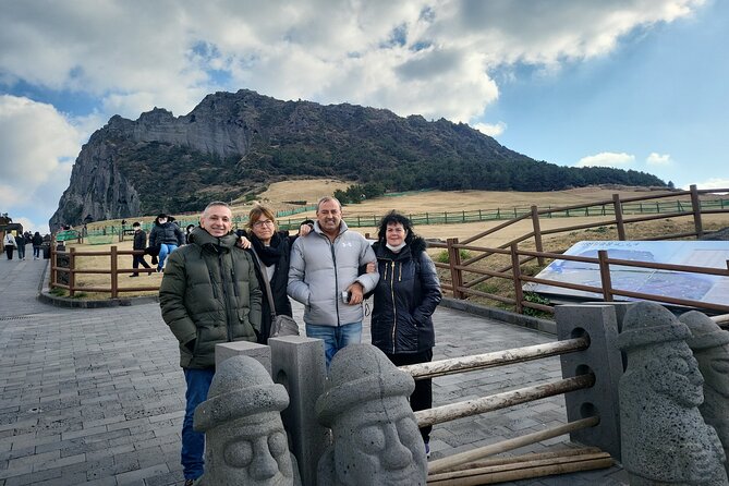 Private 2Days Tour Best Jeju attraction place in Jeju island - Daepo Haean Jusangjeolli Cliff and Yongmeori Beach