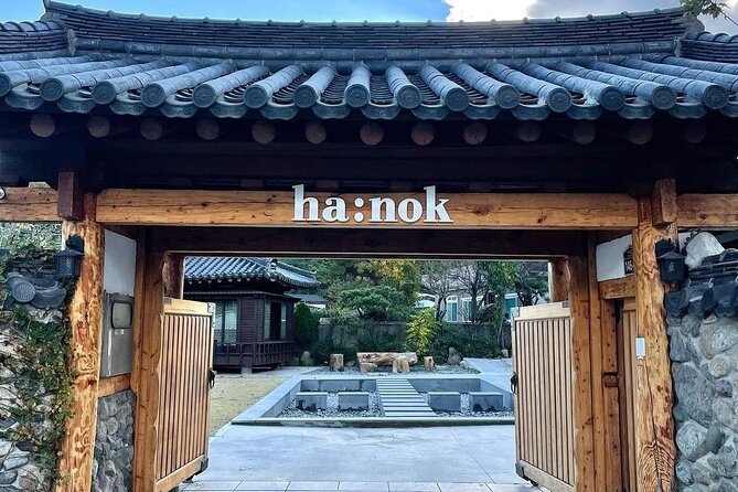 Private Busan Tour -Explore Cultural Landmarks with a Local Guide - Jagalchi Market and the fish-market storyline