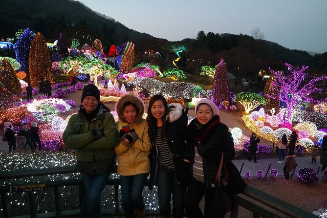 Private day tour Korea(Seoul trip) with Professional Photographer - Downtown Seoul: palaces, Bukchon streets, Insadong markets, and museum time