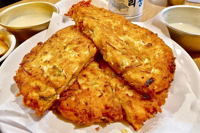 Private Downtown Seoul Food & Market Tour with 8+ Tastings - A second palace stop in a large park: more space, more pacing