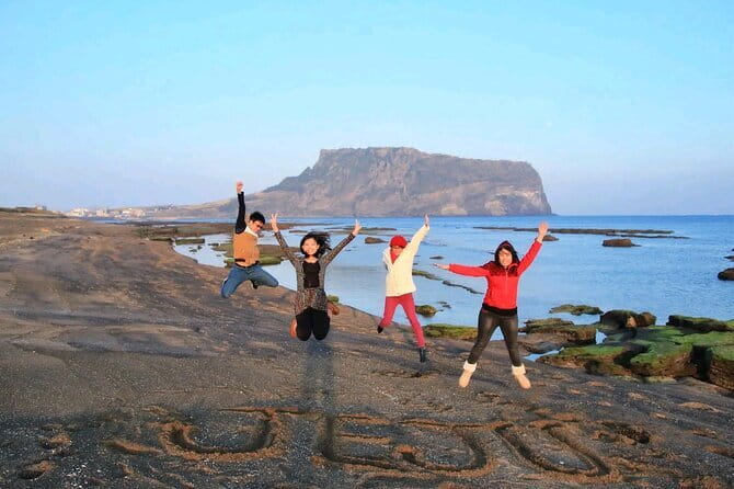 Private Jeju Customized Tour with Local Guide Mr.LEE Hong-min - West Jeju Coast: Hyeopjae Beach, Sinchang Coast, Handam Coast Road
