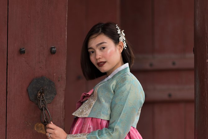 Private Palace Photo Shoot in Seoul with a Photographer - Photos you receive: originals plus edited images, and why that’s the point