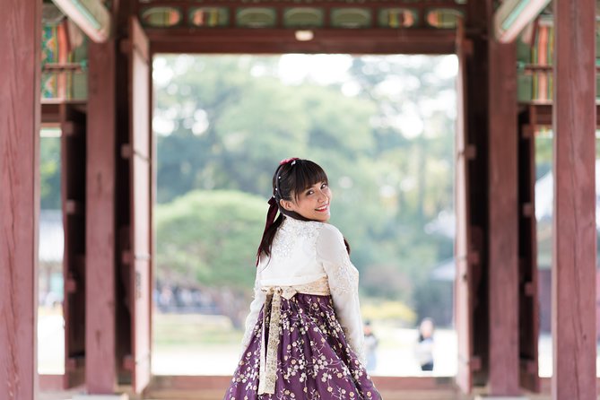 Private Palace Photo Shoot in Seoul with a Photographer - The hanbok step: your styling choice affects your photos
