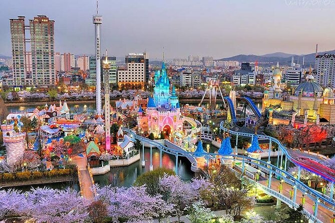 Private tour Lotte World,Tower,Aquarium(All Tickets are included) - Meet at 9:00 and get your tickets handled in advance