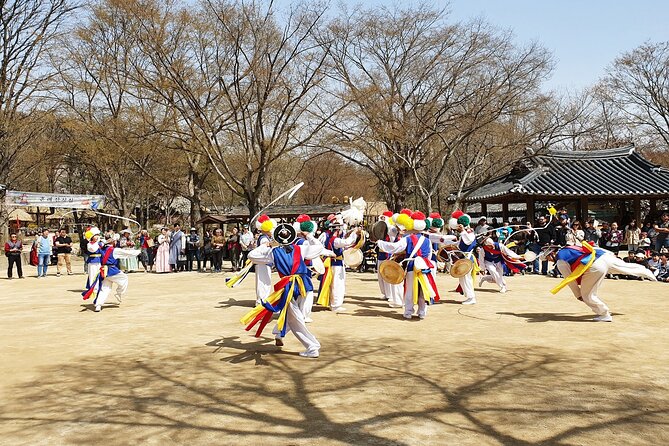 Private Tour : Royal Palace & Traditional Villages wearing Hanbok - Bukchon Hanok Village in a Calm, Photo-Friendly Window