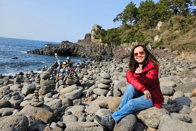 Private Tour South and West Jeju Island with Experienced Driver - Oedolgae and the promenade toward Seonnyeotang