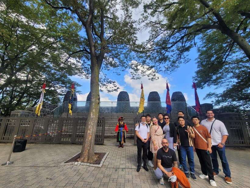 Private Van with English Speaking Guide in South Korea - Meeting point and how the day actually starts