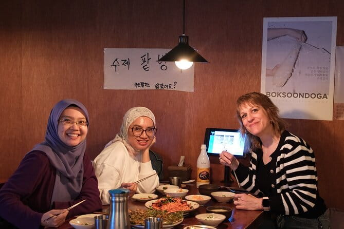 Real Busan Walking Experience - Gamcheon Culture Village: photo angles with neighborhood context