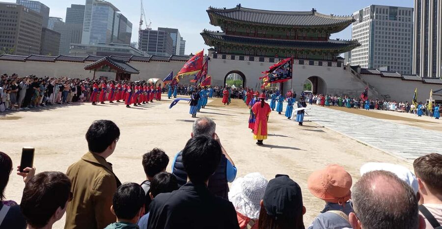 Seoul: 4-Hour Guided Tour to Palace, Bukchon, Jogyesa Temple - The National Folk Museum: everyday Joseon life, from birth to illness to death