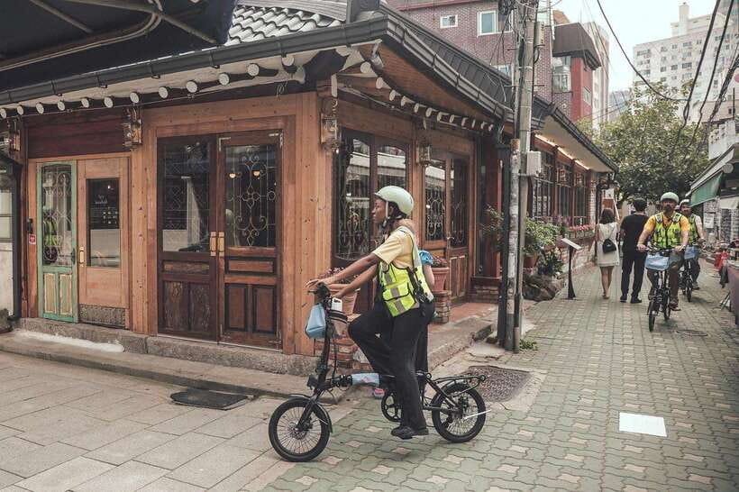 Seoul: Afternoon Ebike tour and "Happy Hour" food and drinks - The guide quality matters, and the small group size helps
