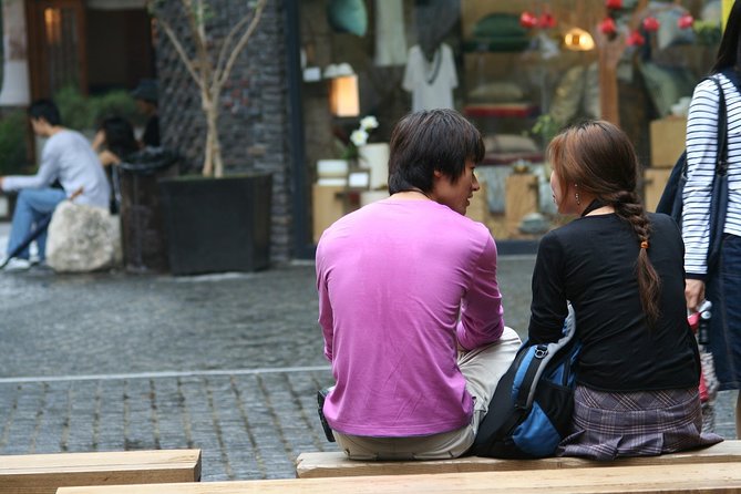 Seoul Art Tour with a Local Expert: 100% Personalized & Private - Stop 1: Jogyesa Temple on an art-focused walk