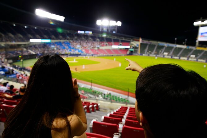 Seoul: Baseball Game Ticket with Dinner/Beer with the host - Why a Jamsil game feels like a party, not a pastime