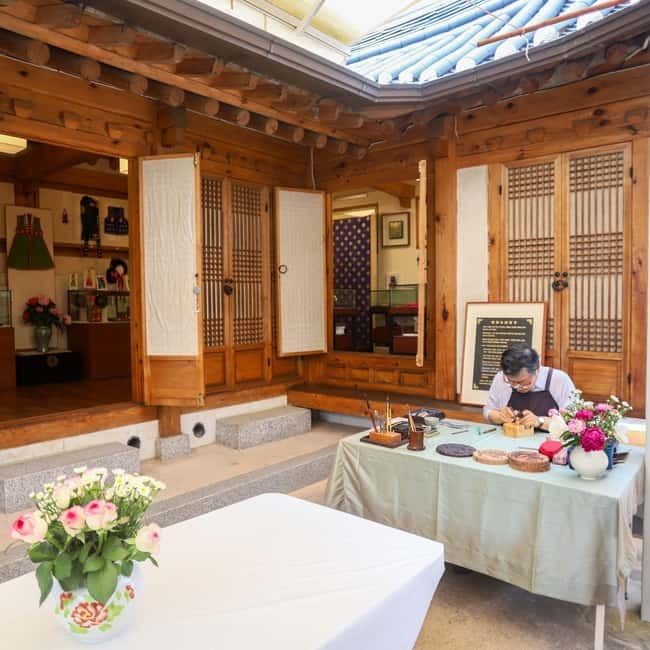 Seoul: Bukchon Hanok Village Walking Tour - Key things you’ll notice on this Bukchon walk
