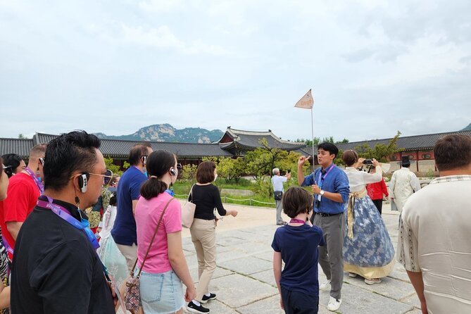 Seoul City Half Day Tour-Gyeongbok Palace Guard Changing Ceremony - Cheongwadae Sarangchae, Presidents and Culture in Exhibition Form