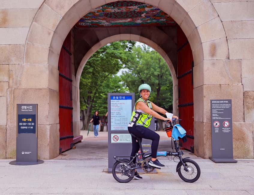 Seoul: City Highlights Morning eBike Tour - Jogyesa Temple and the ride through Insadong streets