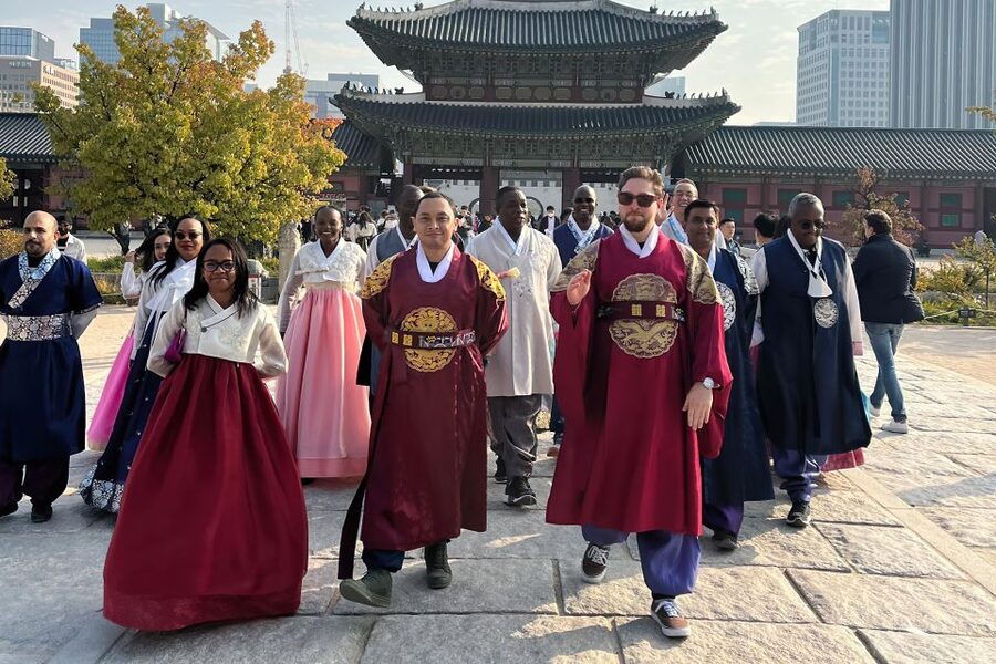 Seoul: City Hightlights, Palace Tour, and Optional Hanbok - First step into old Seoul: hanbok, photos, and a practical start
