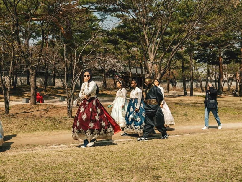 Seoul: City Hightlights, Palace Tour, and Optional Hanbok - Bukchon Hanok Village walk: classic lanes with a guide’s eye
