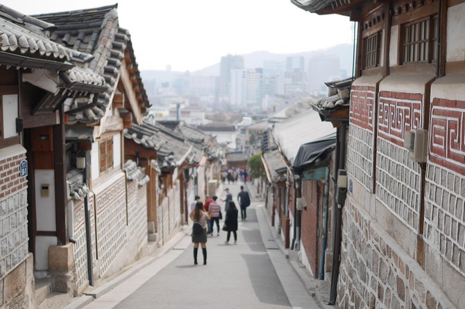 Seoul City Private Full-Day Tour Including Lunch - Bukchon Hanok Village: where Seoul looks like a postcard and a neighborhood
