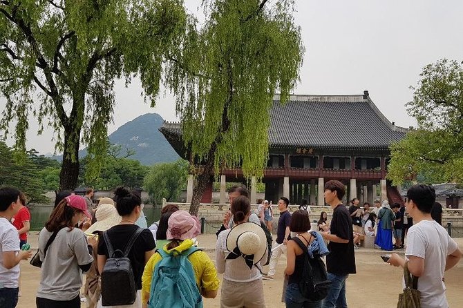 Seoul City Walking Private Tour (3hours) - Insadong: when your Seoul day shifts from palaces to crafts and snacks