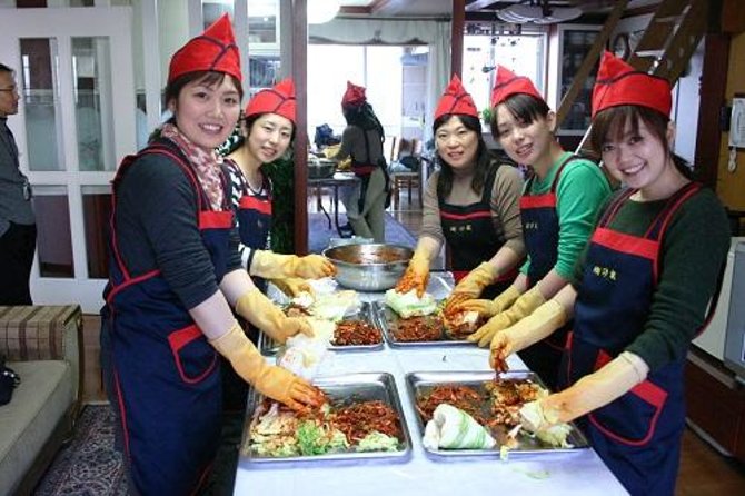 Seoul Cultural Tour - Kimchi Making, Gyeongbok palace with Hanbok - Guide Energy and Photo Help in a Small Group