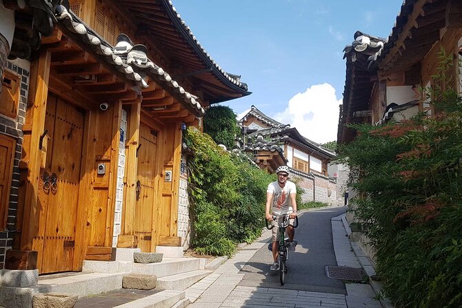 Seoul E-bike Tour - What the Ride Feels Like: Effort Level, Crowd Strategy, and Photos