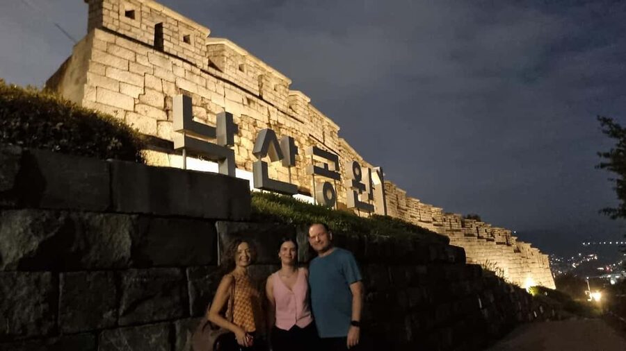Seoul Evening Tour:Naksan Park&Eungbongsan - Guide Quality in Small Groups, Clear English and Real Help