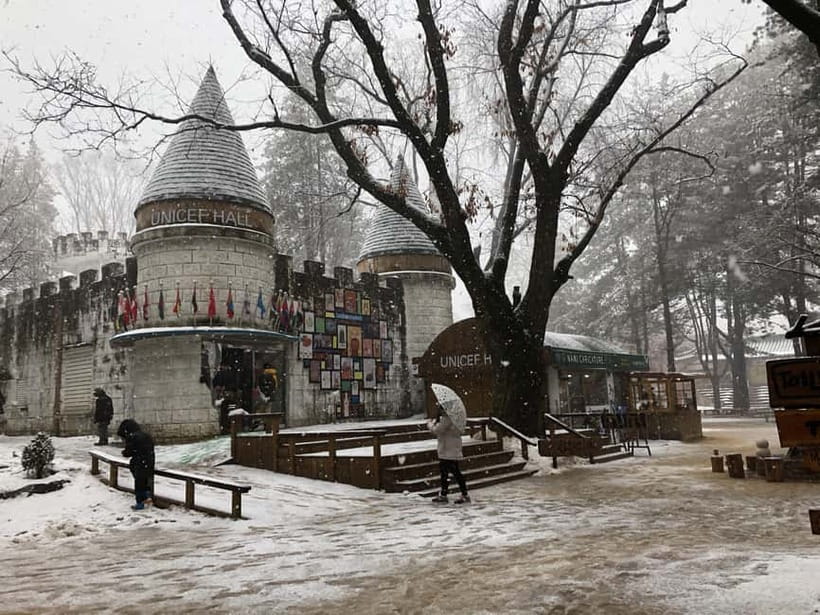 Seoul: Full-Day Winter Trip Ski Resort, Ice Valley, Namiseom - Eobi Ice Valley: short stop, big visual payoff (and the backup plan)