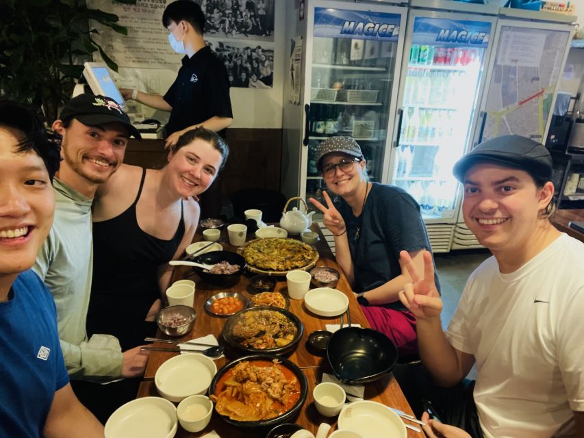 Seoul: Guided City Wall Sunset Hike with Korean Dinner - K-Drama Filming Locations on the Path, Without Turning It Into a Scavenger Hunt