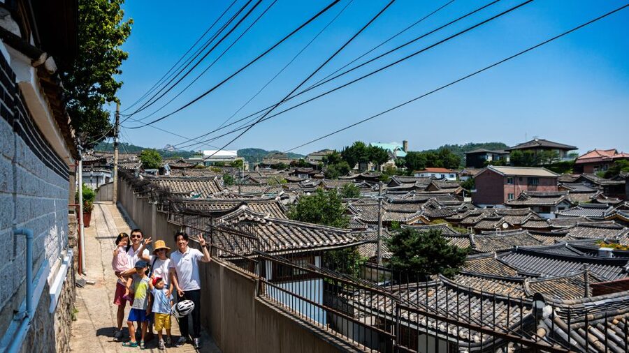Seoul: Guided Small Group V.I.P Morning Pedicab Tour - Cheonggyecheon: Start by Getting Oriented With the City’s Waterway