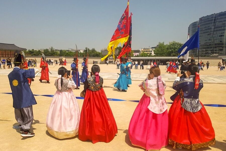 Seoul: Gyeongbok Palace and Bukchon Hanok Walking Tour - Key things that make this Seoul morning tour work