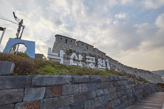 Seoul: Gyeongbok Palace, Bukchon Village, and Gwangjang Tour - Why this Seoul day feels efficient without feeling rushed
