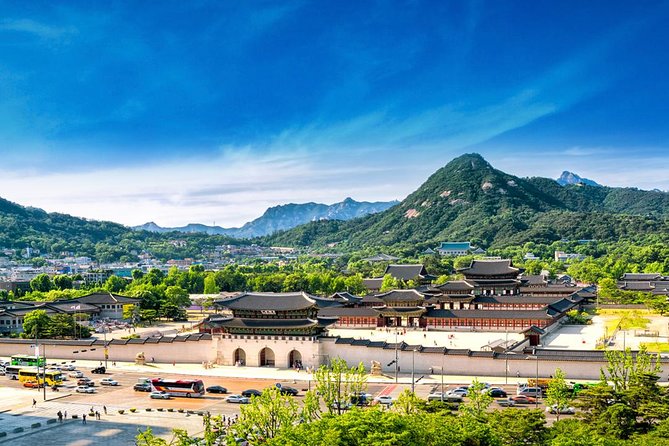 Seoul: Gyeongbokgung Palace Half Day Tour - Gyeonghoiru pavilion finale: the man-made lake moment