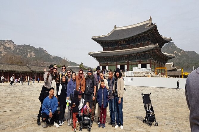 Seoul: Gyeongbokgung Palace Half Day Tour - Finding your guide at Gyeongbokgung Station Exit 5