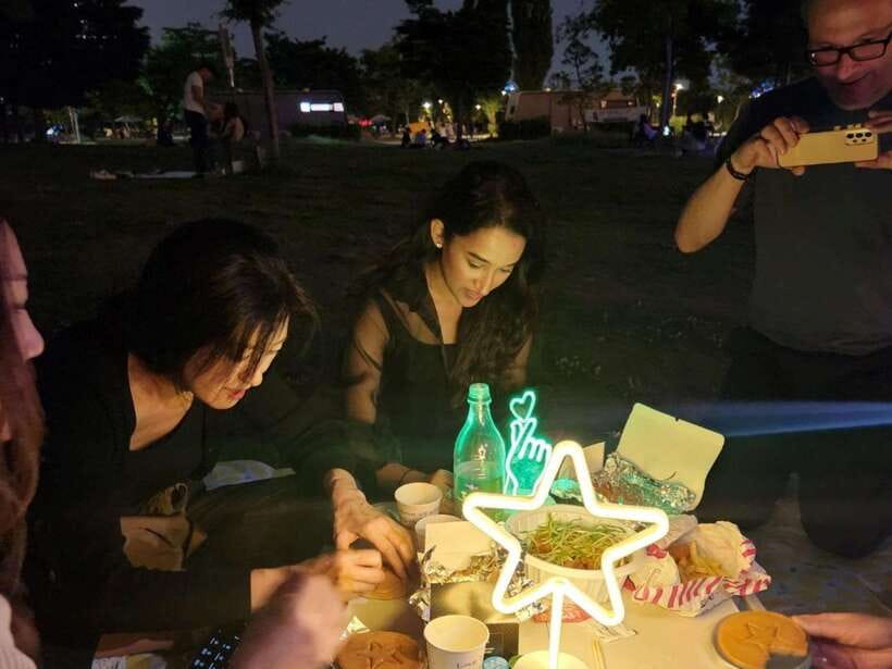 Seoul: Han River Guided Night Cruise and Hangang Park Picnic - Food and drink value: what your $76 really buys