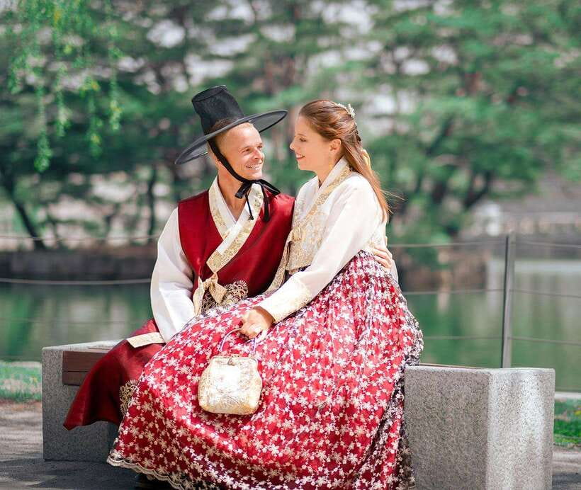 Seoul: Hanbok Rental with Gyeongbokgung Palace Entry - Optional hair styling and accessory add-ons, including the wait for the finishing touches