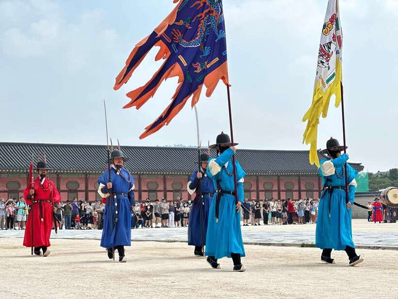 Seoul Highlights: Gyeongbok Palace, Insadong & N Seoul Tower - Gyeongbokgung Palace and the National Folk Museum, where the palace visit clicks