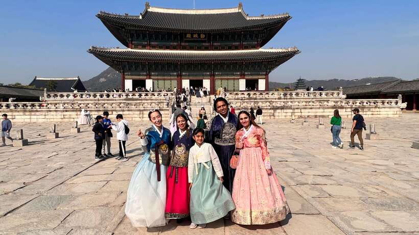 Seoul Highlights: Gyeongbok Palace, Insadong & N Seoul Tower - Insadong free time: tea houses, artisan shops, and a lunch choice you control