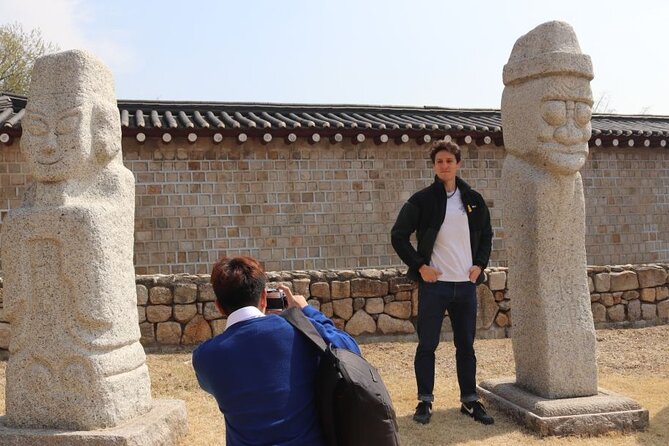 Seoul Highlights & Hidden Gems Tours by Locals: Private + Custom - Gyeongbokgung Palace: architecture, scale, and hanbok moments