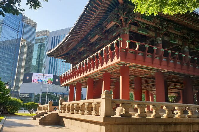 Seoul History Walking Tour - Seoul City Hall and Seoul Plaza, how modern civic life shows up in stone
