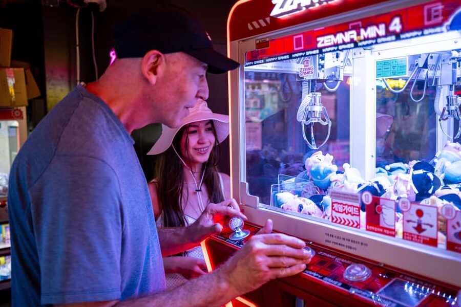 Seoul: Hongdae, KPOP, Webtoon&Game, Theme Cafe Walking Tour - Price and time: what you’re paying for