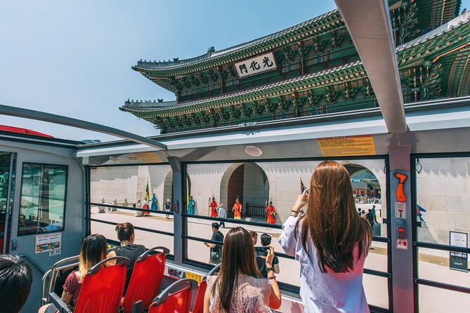 Seoul Hop-On Hop-Off Downtown Palace Course - Finding the first stop at 서울 타이거버스 정류장