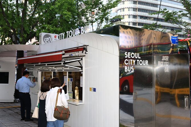 Seoul Hop-On Hop-Off Downtown Palace Course - Bus comfort and onboard rules that affect your day