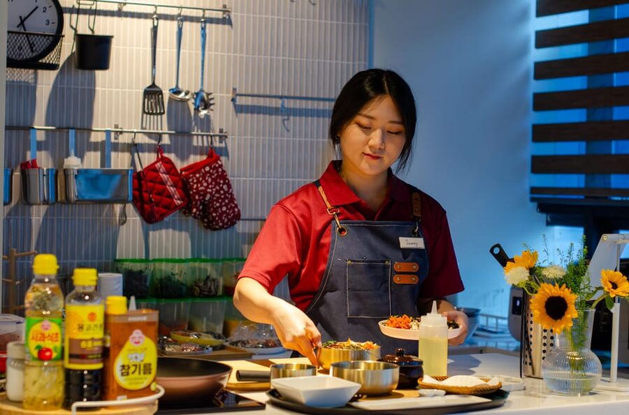 Seoul: Korean Cooking at Seoul Cooking Club! - Main Dishes: Japchae, Bulgogi, and Bibimbap Style Building