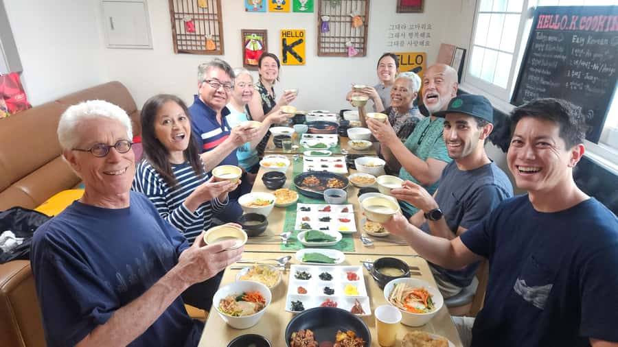 Seoul: Korean Cooking Class at a Local Home and Market Tour - The Chef-Guide Factor: Clear Instructions and Shared Workstations