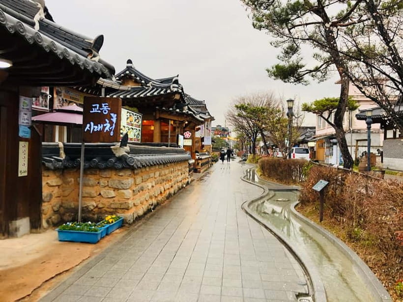 Seoul: Maisan Cherry Blossom and Jeonju Hanok Day Tour - Jeonju Hanok Village: over 800 houses and a street-level time machine