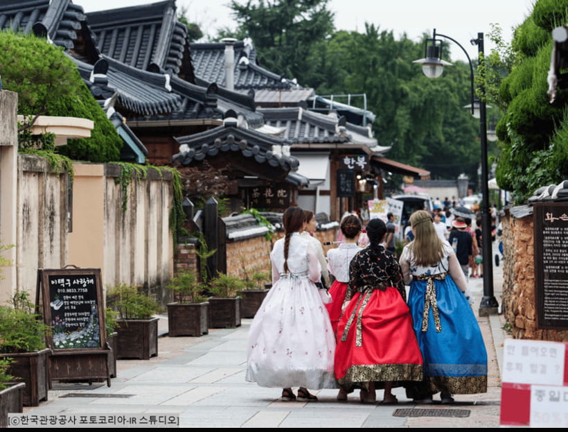 Seoul: Maisan Cherry Blossom and Jeonju Hanok Day Tour - Hanbok moments and Jeonju street food, how to enjoy it without rushing