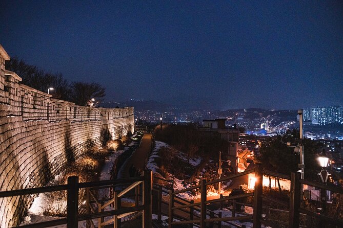 Seoul moonlight walking tour with local historian - Stop 4: Ihwa Mural Village and the Social Story Behind the Hills